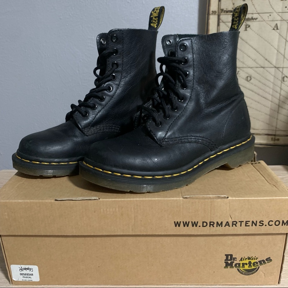 Womens Dr. Martens 1460 Pascal 8-Eye Boot - Black